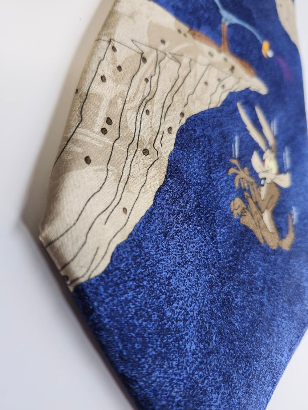 Vintage Looney Tunes Blue Tie Wile E Coyote + Roadrunner 1995 100% Silk - Picture 8 of 8